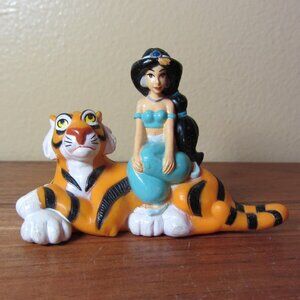5 for $30 - vintage 1992 disney Aladdin figure Jasmine & Rajah (W5750)